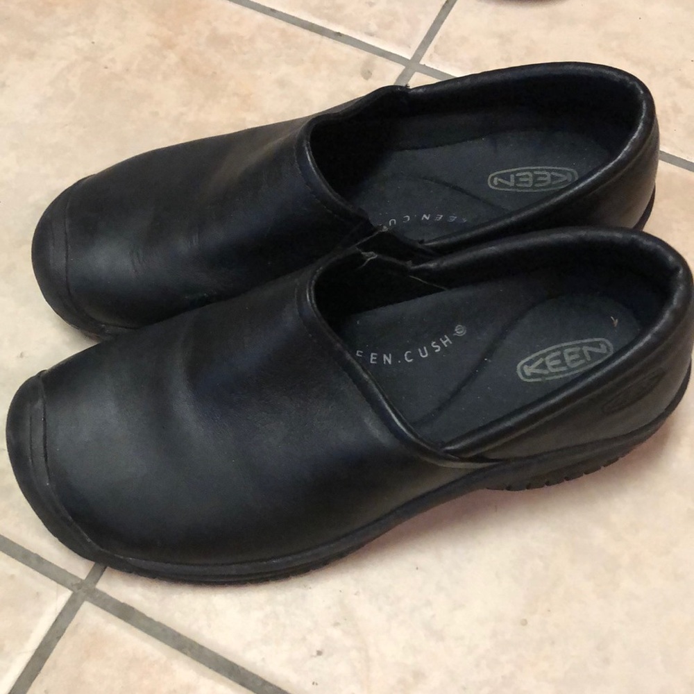 Black Keen clogs 8.5